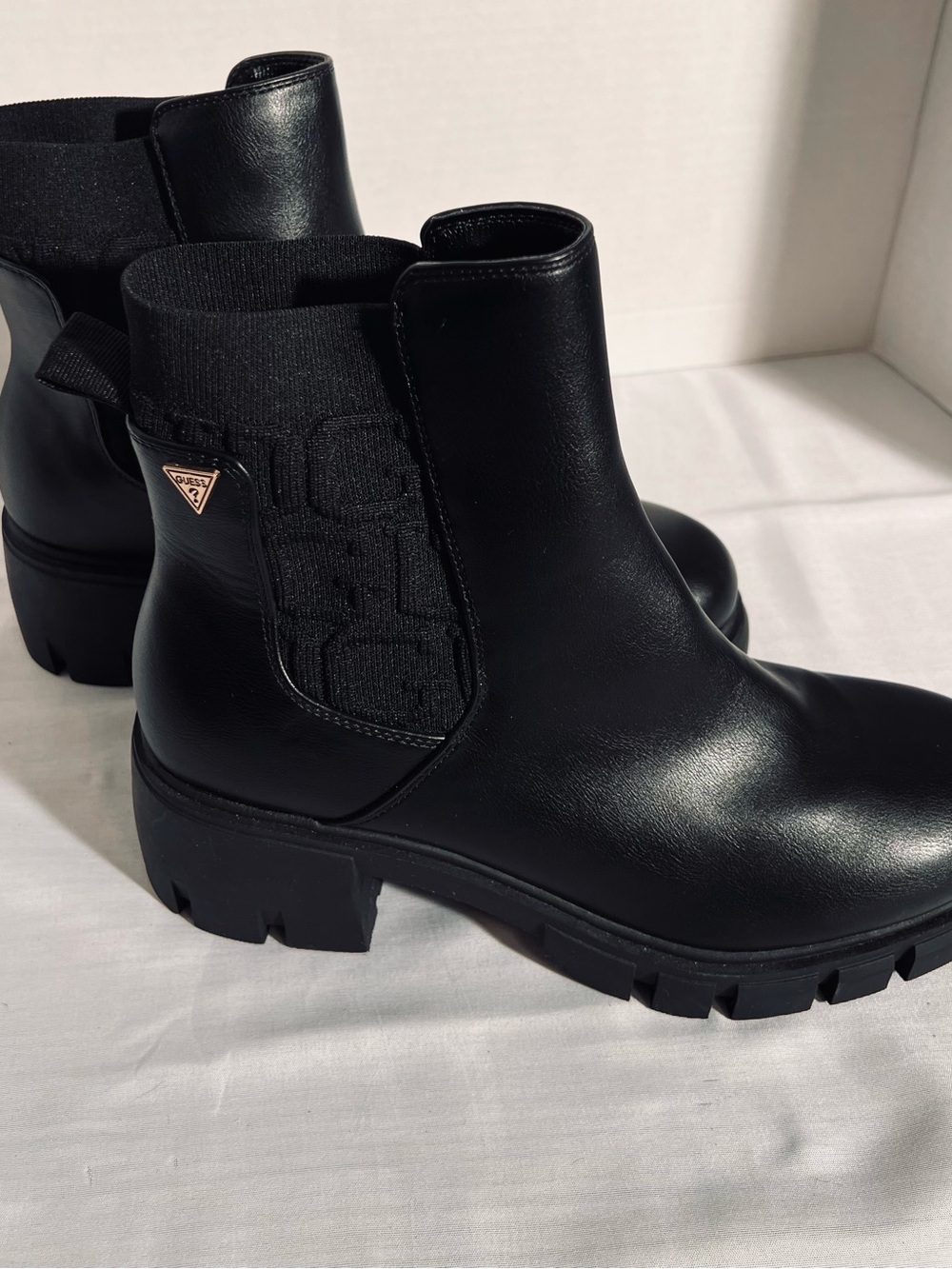 Guess Keva Chelsea Women’s Ankle Boots Black Chunky Heel Lug Sole Size 8.5 M